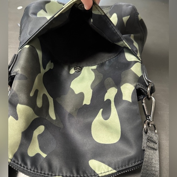 Urban Expressions Nylon Convertible Foldover Crossbody Bag Camouflage Travel - Picture 9 of 14